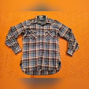 *RARE* PENDLETON MADE IN THE U.S.A Size Large SEE PICS SMALL HOLE IN SLEEVE